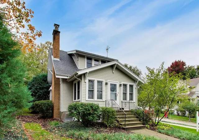 Photo 1 of Single family home for sale at 1003 Ash St, St. Charles, IL 60174 | MLS# 12780742 | Listing updated on 2026-10-21