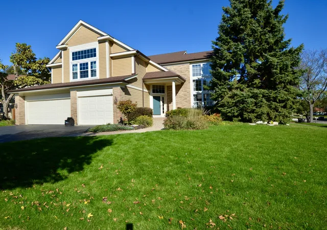 Photo 3 of Single family home for sale at 1823 Somerfield Ln, Crystal Lake, IL 60014 | MLS# 12780761 | Listing updated on 2026-10-22