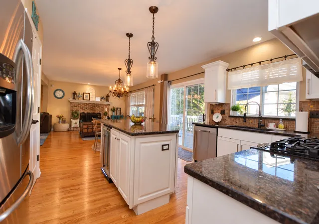 Photo 3 of Single family home for sale at 1823 Somerfield Ln, Crystal Lake, IL 60014 | MLS# 12780761 | Listing updated on 2026-10-22