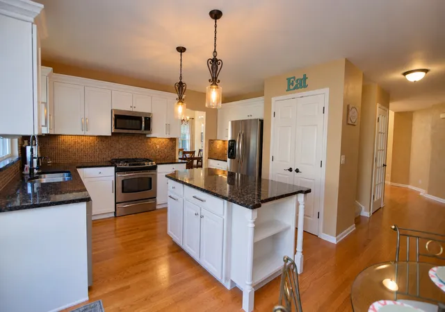 Photo 4 of Single family home for sale at 1823 Somerfield Ln, Crystal Lake, IL 60014 | MLS# 12780761 | Listing updated on 2026-10-22