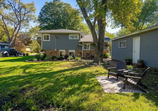 Photo 3 of Single family home for sale at 305 Winnebago St, Park Forest, IL 60466 | MLS# 12780763 | Listing updated on 2026-10-08