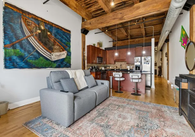 Photo 2 of Condo for sale at 770 W Gladys Ave #304, Chicago, IL 60661 | MLS# 12780772 | Listing updated on 2026-10-10