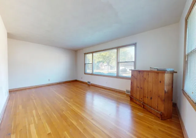Photo 3 of Sale Pending at 2101 Cureton Dr, Urbana, IL 61801 | MLS# 12780775 | Listing updated on 2026-10-27