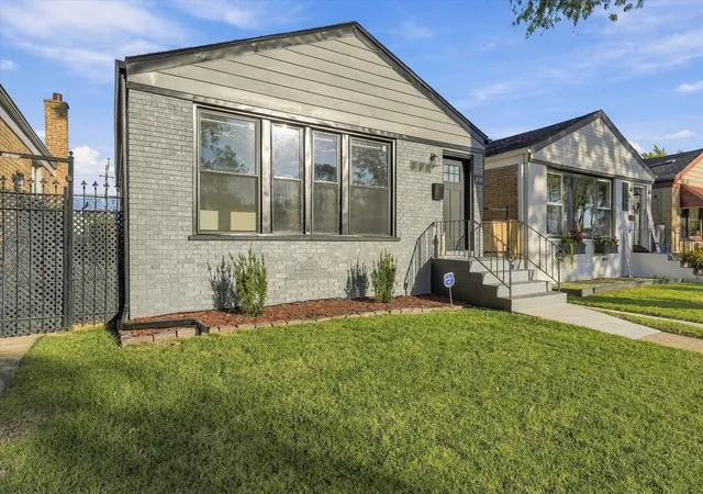 Photo 4 of Single family home for sale at 4541 S Leclaire Ave, Chicago, IL 60638 | MLS# 12780776 | Listing updated on 2026-10-09
