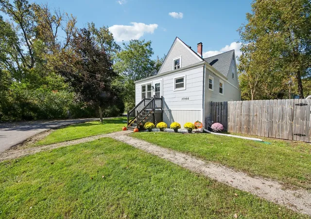 Photo 3 of Single family home for sale at 37966 N Nora Pl, Spring Grove, IL 60081 | MLS# 12780783 | Listing updated on 2026-10-08