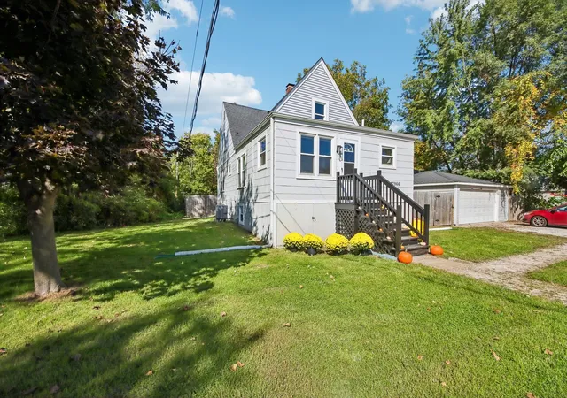 Photo 3 of Single family home for sale at 37966 N Nora Pl, Spring Grove, IL 60081 | MLS# 12780783 | Listing updated on 2026-10-09