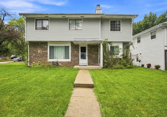 Photo 1 of Single family home for sale at 2714 Lydia St, Waukegan, IL 60085 | MLS# 12780794 | Listing updated on 2026-10-08