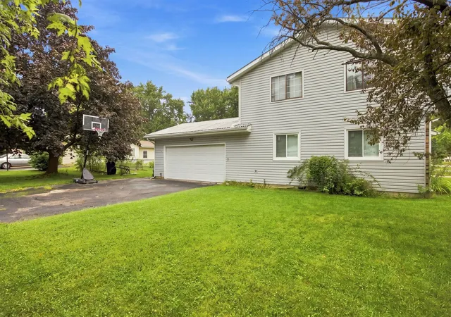 Photo 3 of Single family home for sale at 2714 Lydia St, Waukegan, IL 60085 | MLS# 12780794 | Listing updated on 2026-10-08