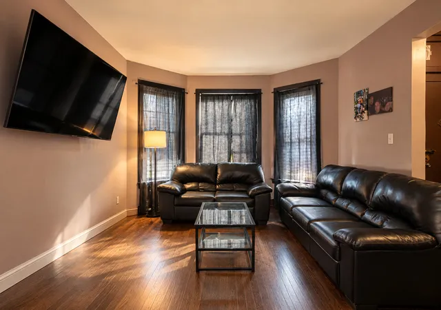 Listing Photo 5 - Condo for sale in building located at 4914 W Van Buren St, Chicago, IL 60644