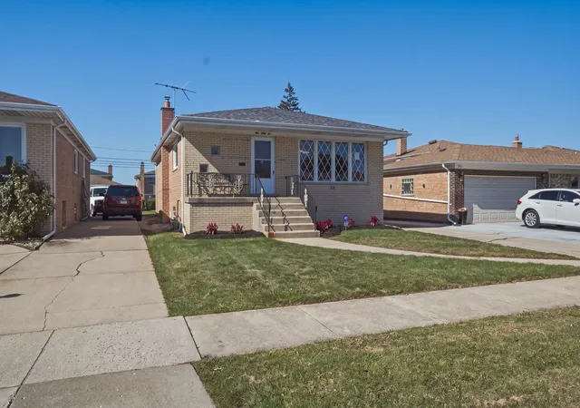Photo 3 of Single family home for sale at 536 Muskegon Ave, Calumet City, IL 60409 | MLS# 12780800 | Listing updated on 2026-10-08