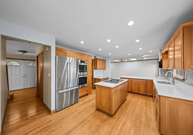 Photo 3 of Single family home for sale at 1132 E Valley Ln, Arlington Heights, IL 60004 | MLS# 12780813 | Listing updated on 2026-10-23