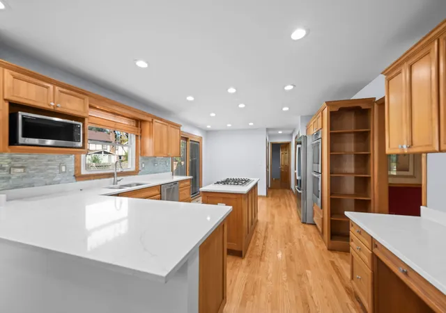 Photo 3 of Single family home for sale at 1132 E Valley Ln, Arlington Heights, IL 60004 | MLS# 12780813 | Listing updated on 2026-10-23