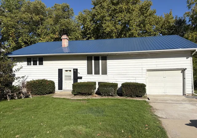 Single family home for sale at 808 N Jefferson Ave, Dixon, IL 61021 | MLS# 12780823