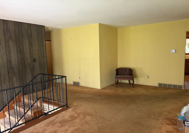 Photo 2 of Single family home for sale at 808 N Jefferson Ave, Dixon, IL 61021 | MLS# 12780823 | Listing updated on 2026-10-08