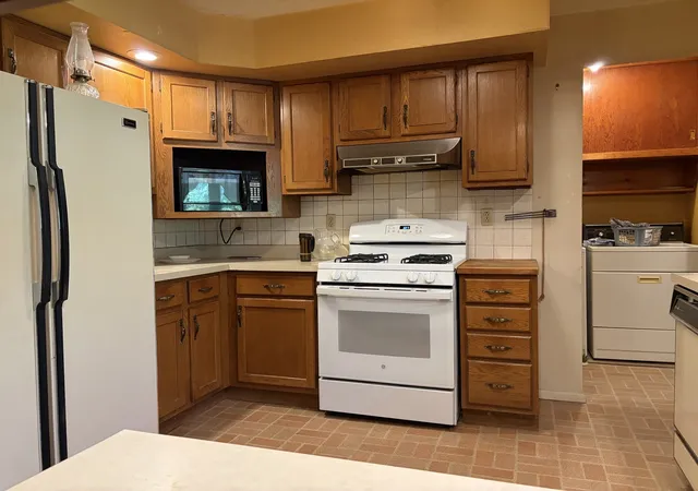 Photo 4 of Single family home for sale at 808 N Jefferson Ave, Dixon, IL 61021 | MLS# 12780823 | Listing updated on 2026-10-08