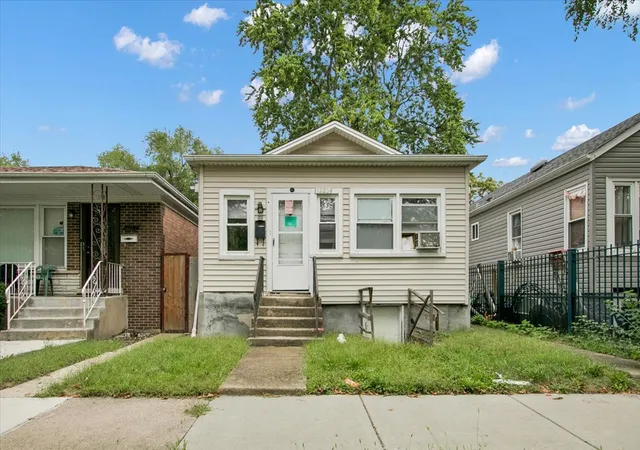 Photo 1 of Single family home for sale at 1220 W 109th Place, Chicago, IL 60643 | MLS# 12780825 | Listing updated on 2026-10-08