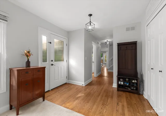 Photo 3 of Townhouse for sale at 1045 Wheaton Oaks Dr, Wheaton, IL 60187 | MLS# 12780833 | Listing updated on 2026-10-21
