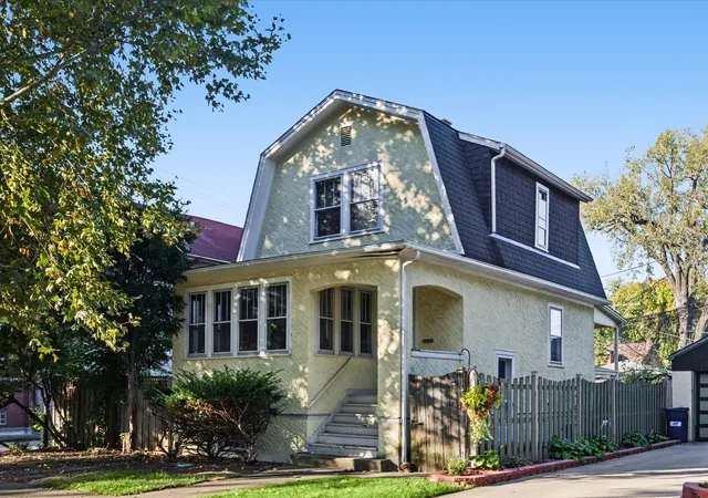Photo 1 of Single family home for sale at 909 Wenonah Ave, Oak Park, IL 60304 | MLS# 12780849 | Listing updated on 2026-10-28