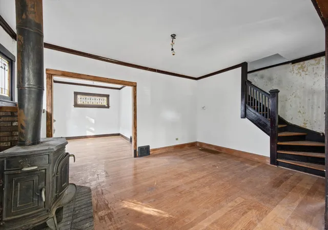 Photo 2 of Single family home for sale at 909 Wenonah Ave, Oak Park, IL 60304 | MLS# 12780849 | Listing updated on 2026-10-28