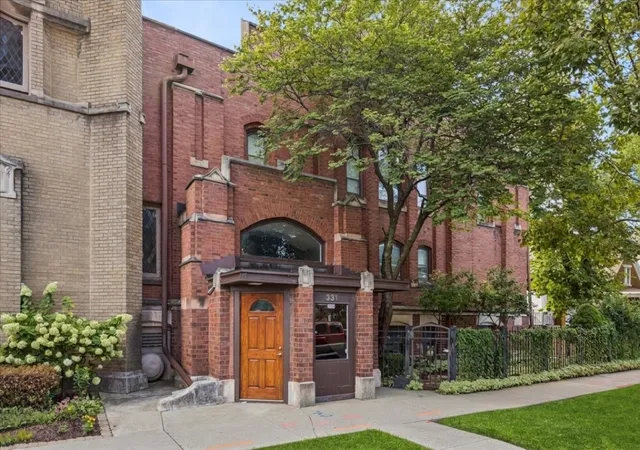 Photo 1 of Condo for sale at 331 S Ridgeland Ave #C, Oak Park, IL 60302 | MLS# 12780896 | Listing updated on 2026-10-08