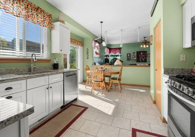 Photo 4 of Single family home for sale at 10387 Oxford Dr, Huntley, IL 60142 | MLS# 12780903 | Listing updated on 2026-10-23
