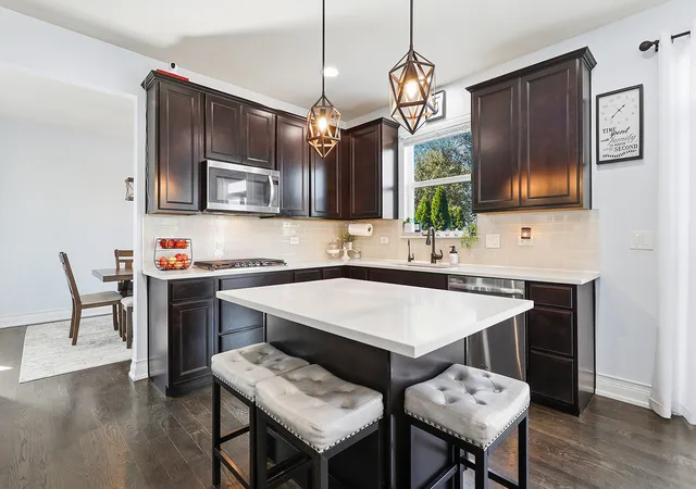 Photo 4 of Single family home for sale at 1232 Wildflower Cir, Shorewood, IL 60404 | MLS# 12780905 | Listing updated on 2026-10-09