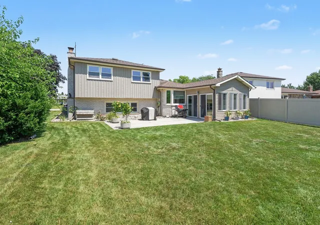 Photo 15 of Single family home for sale at 8507 167th Street, Tinley Park, IL 60487 | MLS# 12780933 | Listing updated on 2026-10-08