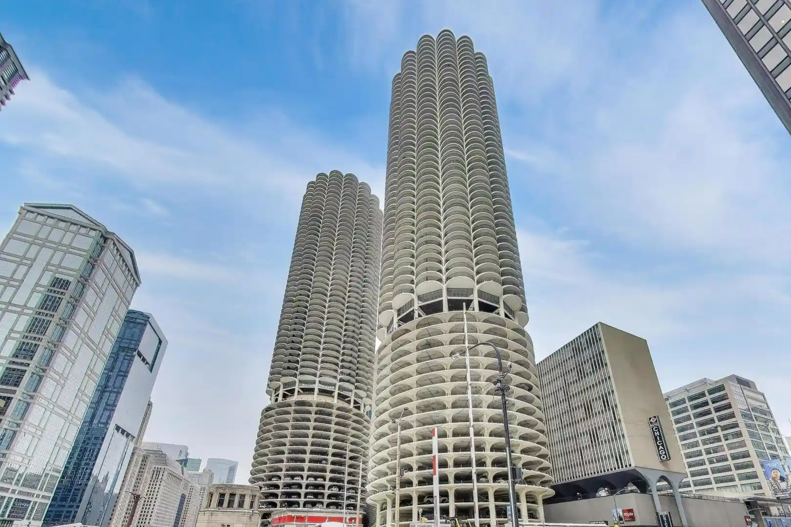Listing Photo 1 - Condo for sale in Marina City located at 300 N State St, Chicago, IL 60654 - Unit #3106
