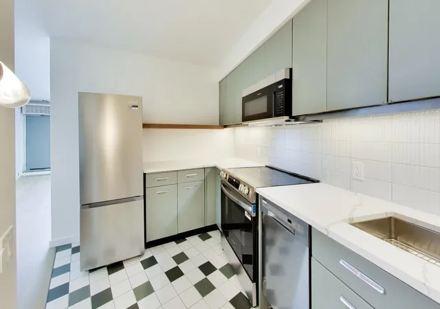 Listing Photo 4 - Condo for sale in Marina City located at 300 N State St, Chicago, IL 60654 - Unit #3106