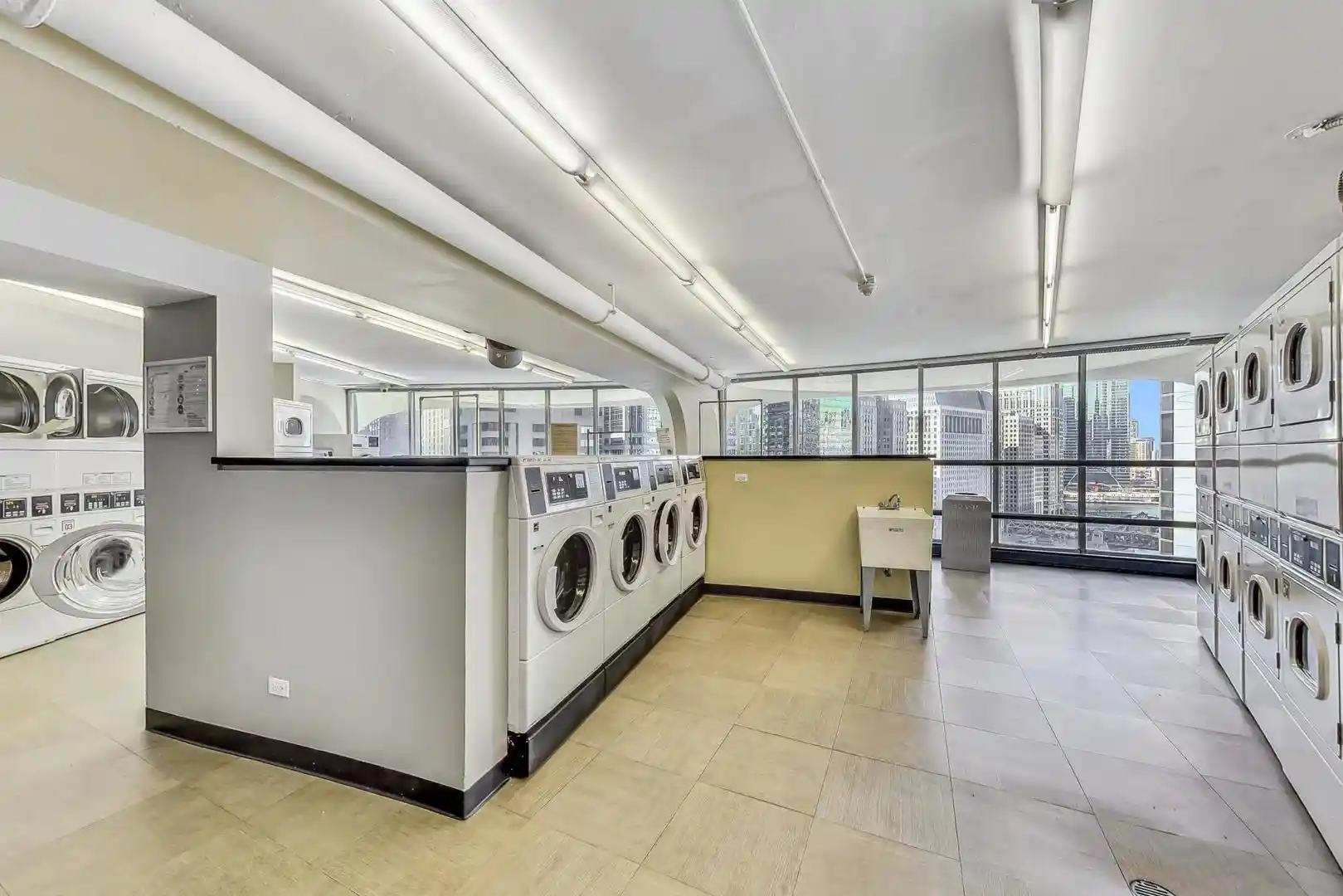 Listing Photo 39 - Condo for sale in Marina City located at 300 N State St, Chicago, IL 60654 - Unit #3106