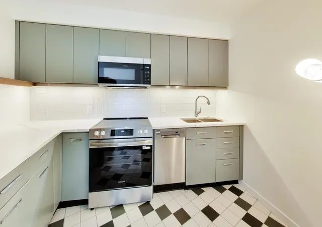 Listing Photo 5 - Condo for sale in Marina City located at 300 N State St, Chicago, IL 60654 - Unit #3106
