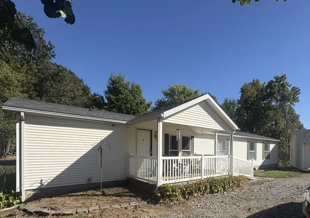 Photo 1 of Single family home for sale at 1202 S Mudline Rd, Murphysboro, IL 62966 | MLS# 12780962 | Listing updated on 2026-10-09