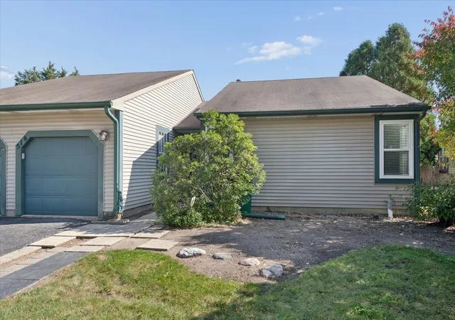 Photo 1 of Townhouse for sale at 516 Lyon Dr, Buffalo Grove, IL 60089 | MLS# 12780966 | Listing updated on 2026-10-21