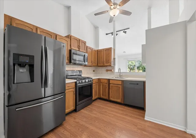 Photo 3 of Townhouse for sale at 516 Lyon Dr, Buffalo Grove, IL 60089 | MLS# 12780966 | Listing updated on 2026-10-21