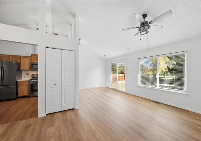 Photo 4 of Townhouse for sale at 516 Lyon Dr, Buffalo Grove, IL 60089 | MLS# 12780966 | Listing updated on 2026-10-21