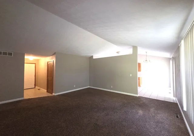 Photo 4 of Single family home for sale at 7069 Mullinshire Way, Machesney Park, IL 61115 | MLS# 12780967 | Listing updated on 2026-10-08