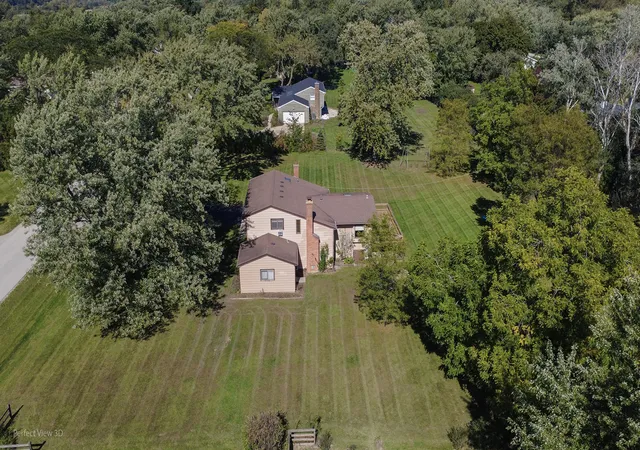 Photo 3 of Single family home for sale at 2244 Heathercliff Dr, Green Oaks, IL 60048 | MLS# 12780978 | Listing updated on 2026-10-09