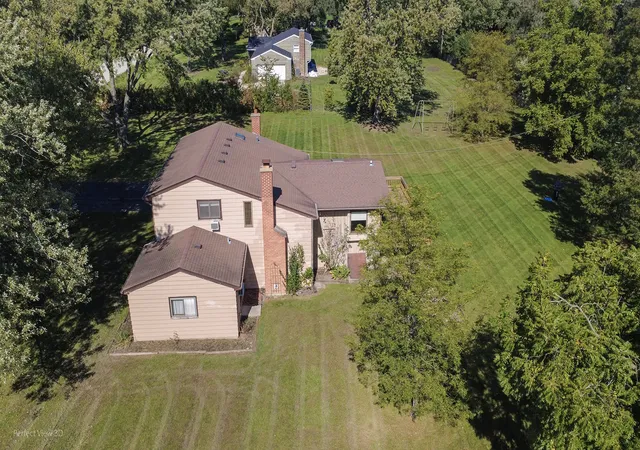 Photo 3 of Single family home for sale at 2244 Heathercliff Dr, Green Oaks, IL 60048 | MLS# 12780978 | Listing updated on 2026-10-09