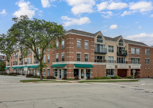 Photo 2 of Condo for sale at 1800 Dewes St #208, Glenview, IL 60025 | MLS# 12780994 | Listing updated on 2026-10-21
