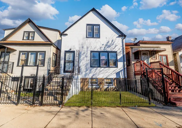 Photo 1 of Single family home for sale at 4924 W Congress Pkwy, Chicago, IL 60644 | MLS# 12781016 | Listing updated on 2026-10-08