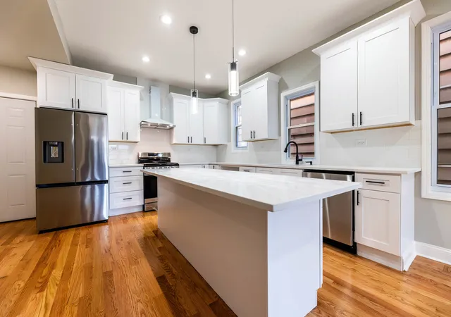 Photo 4 of Single family home for sale at 4924 W Congress Pkwy, Chicago, IL 60644 | MLS# 12781016 | Listing updated on 2026-10-08