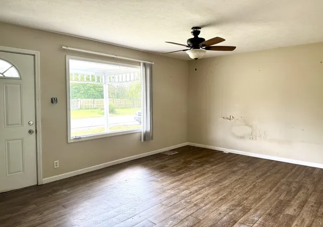 Photo 2 of Single family home for sale at 1100 W Concord St, Marion, IL 62959 | MLS# 12781023 | Listing updated on 2026-10-21