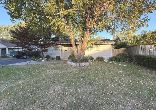 Photo 3 of Single family home for sale at 47 Birch St, Carpentersville, IL 60110 | MLS# 12781032 | Listing updated on 2026-10-09