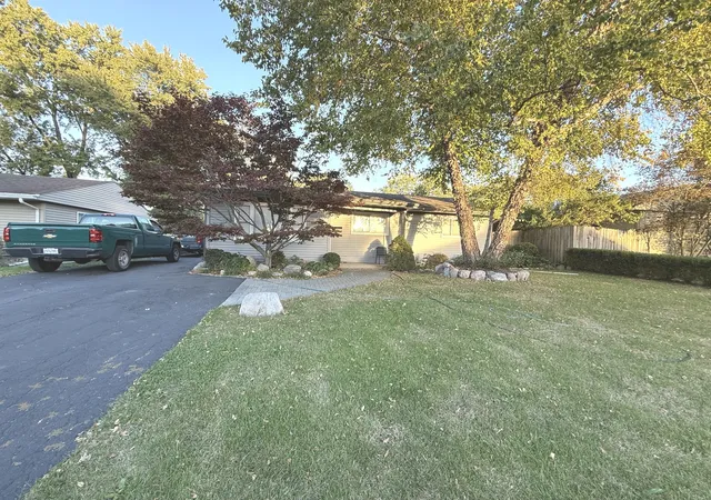 Photo 3 of Single family home for sale at 47 Birch St, Carpentersville, IL 60110 | MLS# 12781032 | Listing updated on 2026-10-09