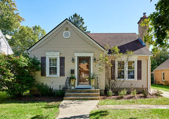 Photo 1 of Single family home for sale at 515 Preston Ave, Elgin, IL 60120 | MLS# 12781035 | Listing updated on 2026-10-10