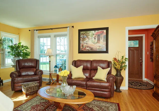 Photo 3 of Single family home for sale at 515 Preston Ave, Elgin, IL 60120 | MLS# 12781035 | Listing updated on 2026-10-10