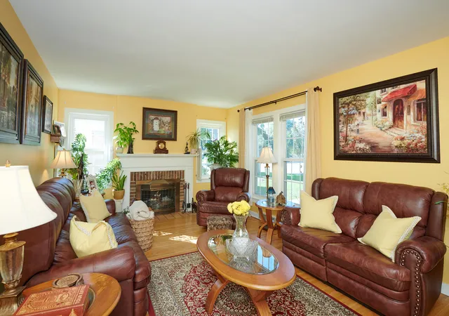 Photo 3 of Single family home for sale at 515 Preston Ave, Elgin, IL 60120 | MLS# 12781035 | Listing updated on 2026-10-10