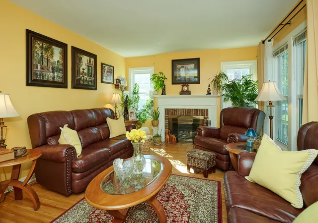 Photo 4 of Single family home for sale at 515 Preston Ave, Elgin, IL 60120 | MLS# 12781035 | Listing updated on 2026-10-10