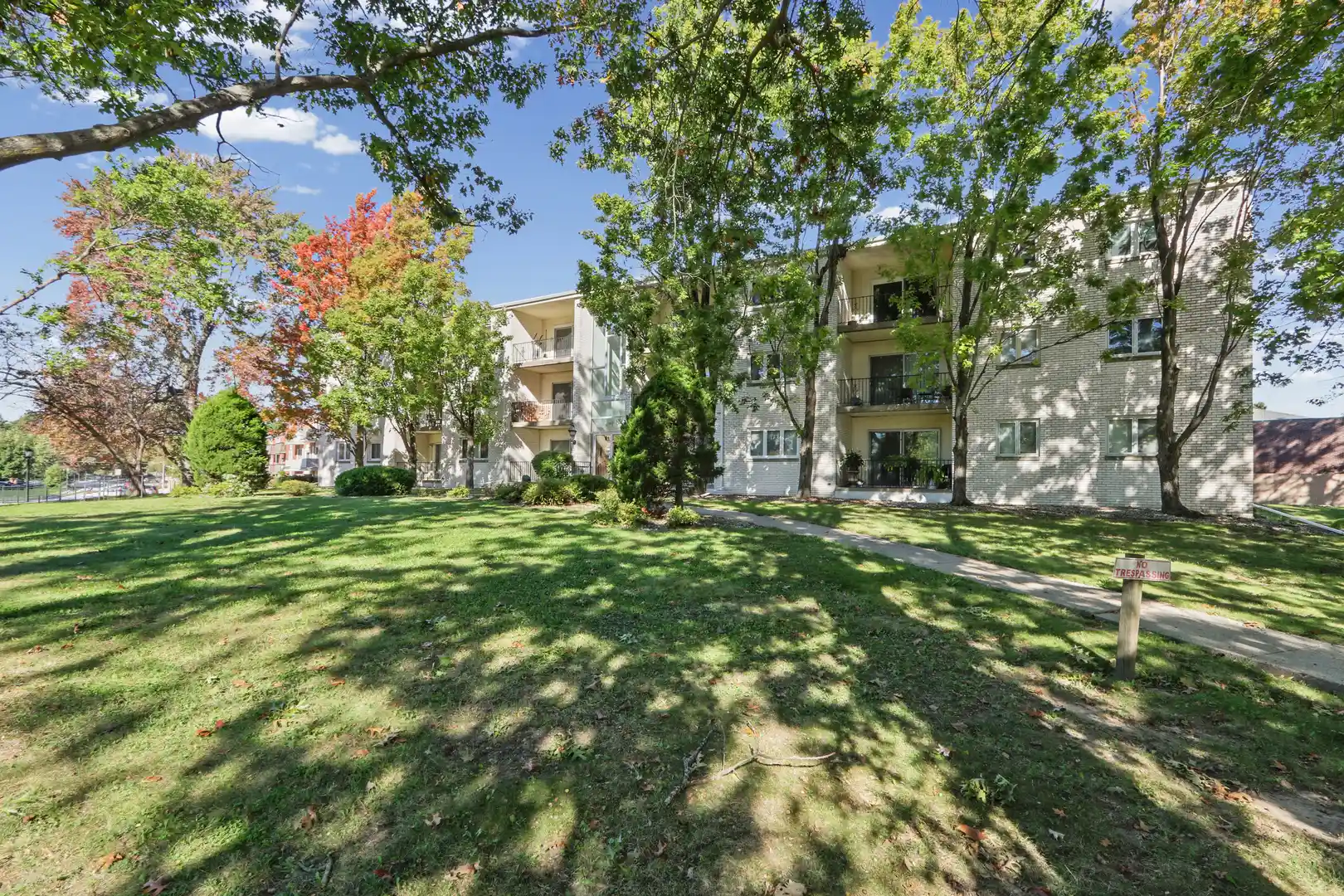 Listing Photo 2 - Condo for sale in 1004 E Harding Dr located at 1004 E Harding Dr, Urbana, IL 61801 - Unit #201