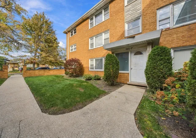 Photo 1 of Condo for sale at 6927 W 64th Place #2East, Chicago, IL 60638 | MLS# 12781077 | Listing updated on 2026-10-19